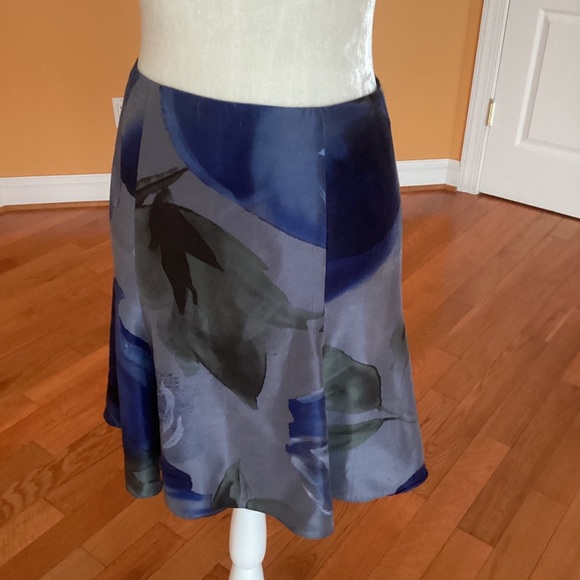 luxurious Emporio Armani skirt size 40 (small)